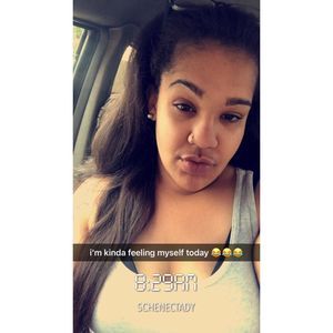 Meet your Posher, Elise